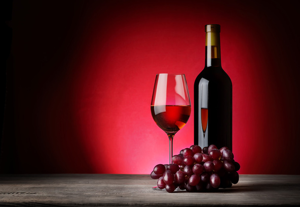 palack és a pohár bor, szőlő - Fotó, kép