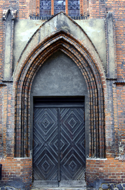Portal en iglesia gótica
 - Foto, imagen