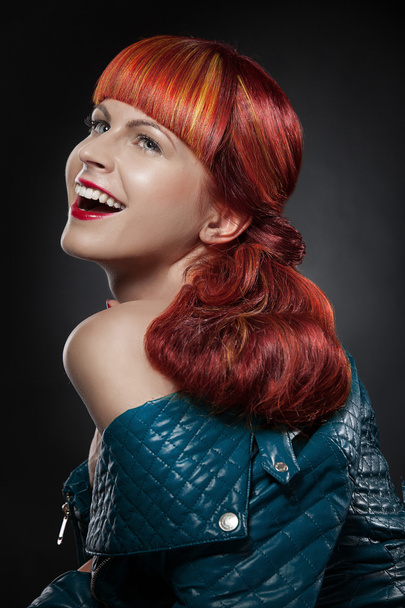 κόκκινα μαλλιά. μόδα κορίτσι πορτρέτο - Φωτογραφία, εικόνα
