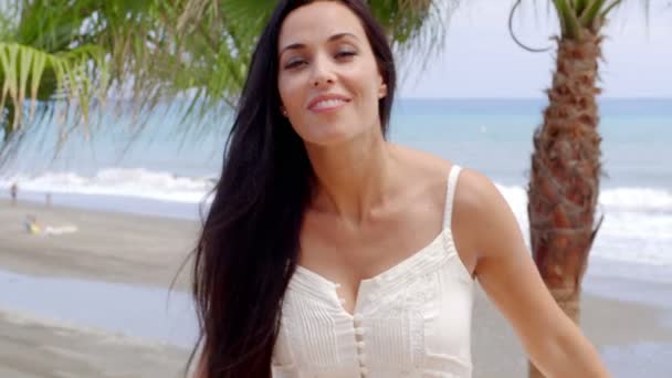 Smiling Woman on Tropical Beach - Materiał filmowy, wideo