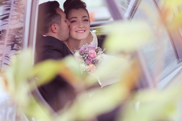 Bride and groom in the car - Foto, Imagem
