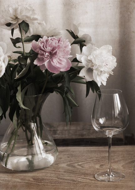 Peonies in the glass vase, wine glass - Foto, Imagem