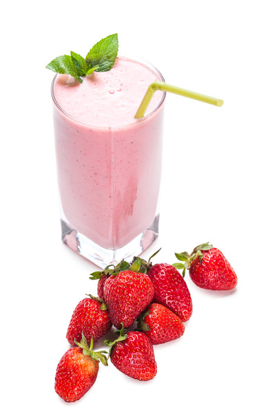 glass of strawberry cocktail and berries  - Φωτογραφία, εικόνα