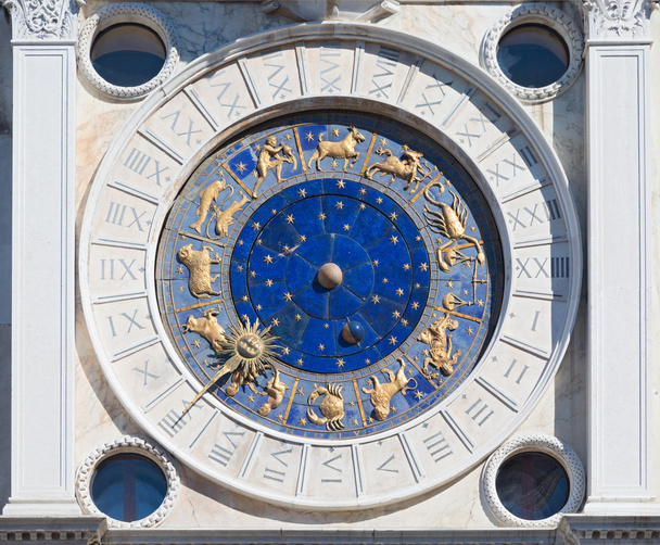 Relógio de torre em Veneza
 - Foto, Imagem