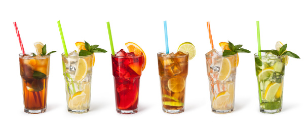 Bicchieri di bevande alla frutta con cubetti di ghiaccio
 - Foto, immagini