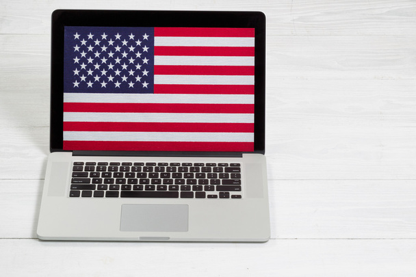 USA-ban számítógép biztonságos marad fehér asztali  - Fotó, kép