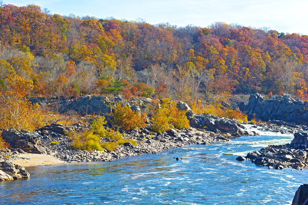 グレート秋国立公園、バージニア州、アメリカで急流とポトマック川. - 写真・画像