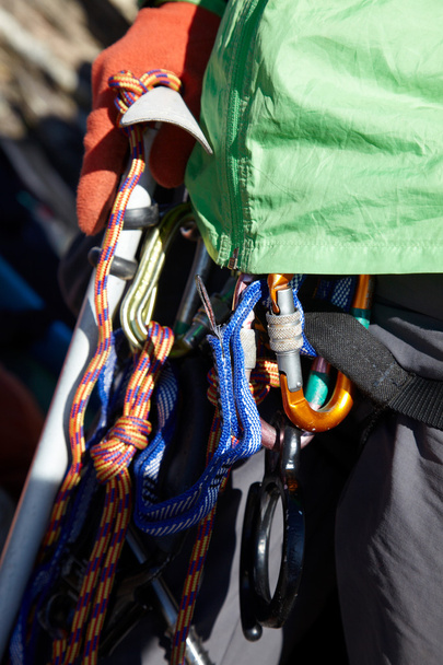Alpiniste avec équipement d'escalade sur glace
 - Photo, image