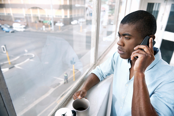 african businessman with coffee and phone - Zdjęcie, obraz