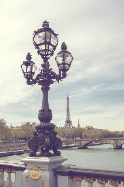 Pohled na Paříž. Most Alexandre Iii proti Eiffelova věž v Paříži, Francie. - Fotografie, Obrázek