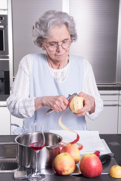 active female  senior in kitchen - 写真・画像