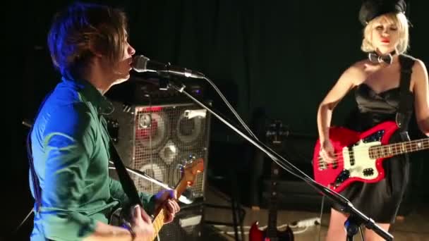 guitarist sings and woman plays guitar - Footage, Video