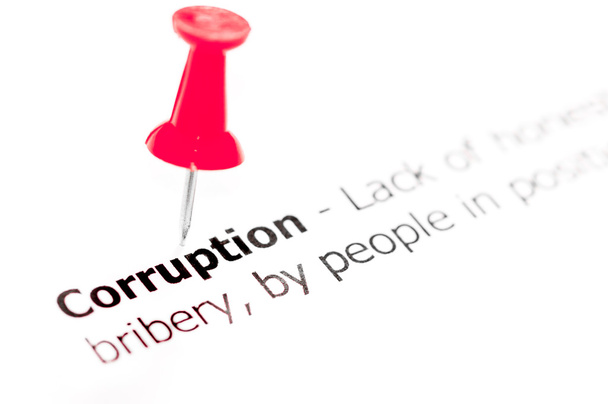 Palavra CORRUPTION fixado em papel branco com alfinete vermelho
 - Foto, Imagem