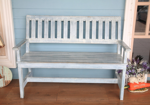 Голубая деревянная скамейка
 - Фото, изображение