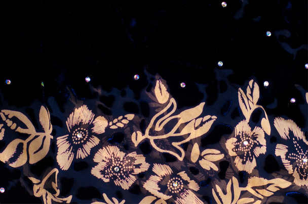 textury hedvábné tkaniny. tmavě modrá s zlata malované květy - Fotografie, Obrázek