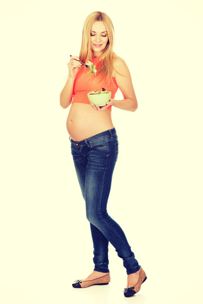 Pregnant woman eating salad  - Fotografie, Obrázek