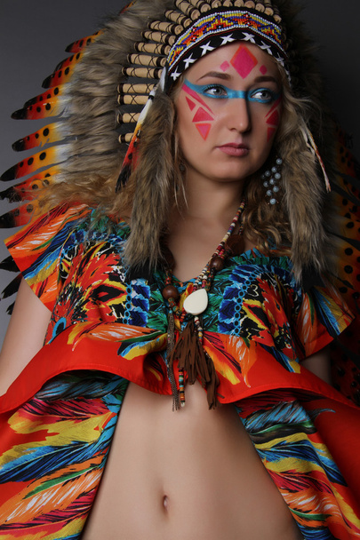 ritratto di una ragazza a immagine del nativo americano
 - Foto, immagini