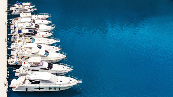 Luxusjachtok csökkent horgonyt a tengeri kikötő, Monte Carlo, Monaco - Fotó, kép