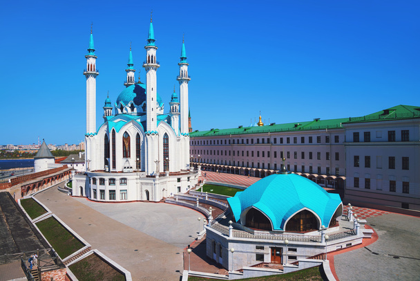 Widok na meczet Sharif Qol wewnątrz Kazan Kremlin, Rosja - Zdjęcie, obraz