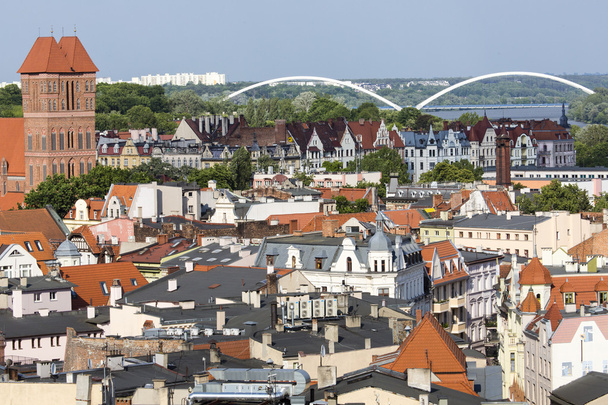 ポメラニアの間にヴィスワ川によって分けられるポーランドのトルン、市  - 写真・画像