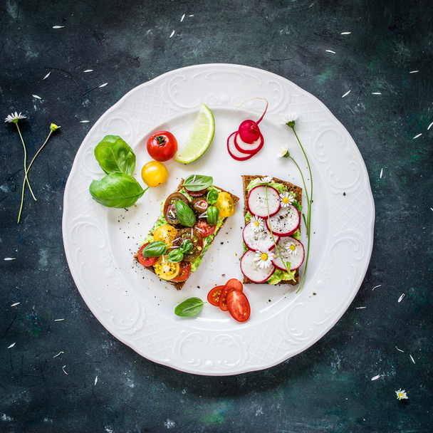 Vegan sandwiches with smashed avocado - Fotografie, Obrázek