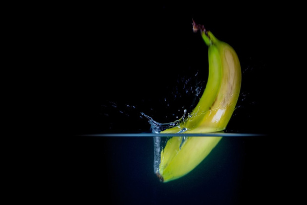 Fruit Splashing into wate - Фото, изображение