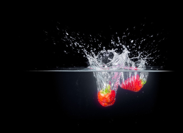 Hedelmät Splashing osaksi wate
 - Valokuva, kuva