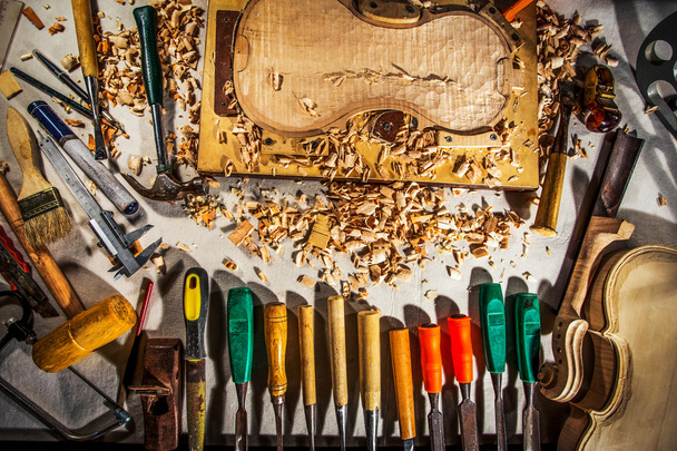 puusepän työkalut puualuksella
 - Valokuva, kuva