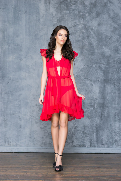 woman posing in beautiful red dress - Foto, Bild