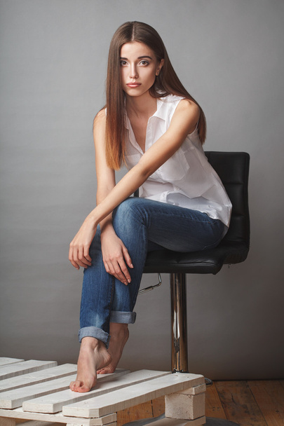 beautiful fashion model posing at studio - Fotografie, Obrázek