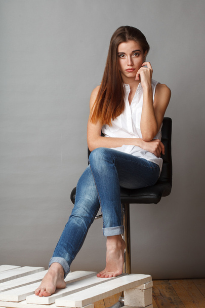 beautiful fashion model posing at studio - Foto, Bild