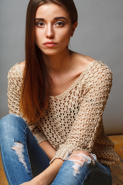 closeup brunette woman studio portrait - Foto, Imagen