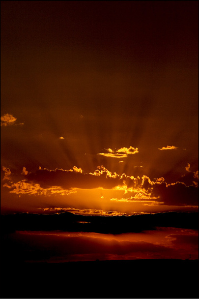 ηλιοβασίλεμα στο σύννεφο στην Τυνησία - Φωτογραφία, εικόνα