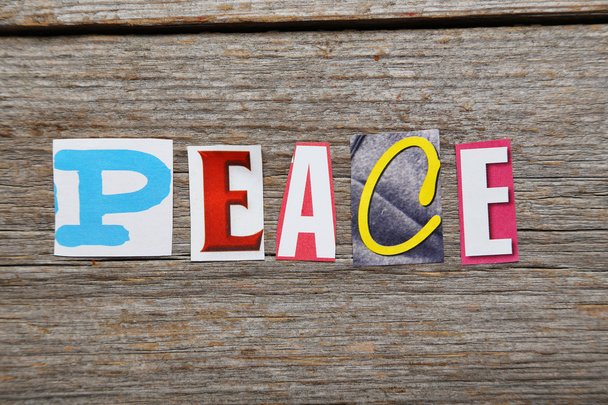 The word Peace in cut out magazine letters - Fotoğraf, Görsel