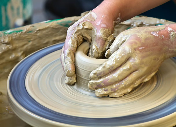 ruce pracují na keramiku - Fotografie, Obrázek