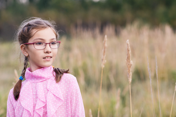 αξιολάτρευτο κορίτσι με τα γυαλιά - Φωτογραφία, εικόνα