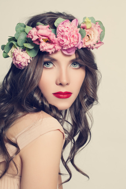 Beauty Girl with Flowers Hairstyle. Beautiful Young Woman - Φωτογραφία, εικόνα