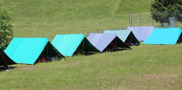 skautský tábor s velkými stany na spaní - Fotografie, Obrázek