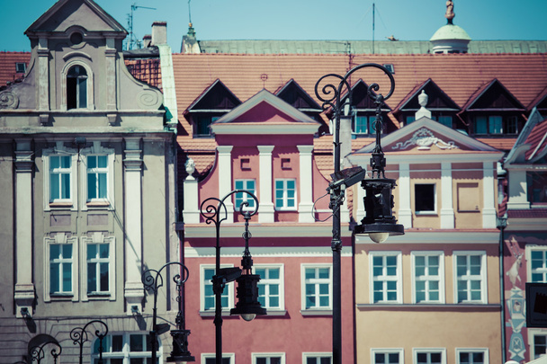 住宅と旧市場広場、ポズナン、ポーランドで市庁舎 - 写真・画像