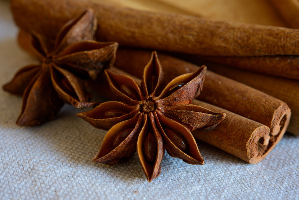 Star Anise and Cinnamon Sticks on Table - Foto, afbeelding