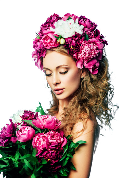 Moda beleza modelo menina com flores no cabelo
 - Foto, Imagem
