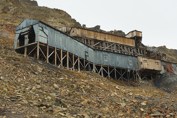 Exterior of the abandoned arctic coal mine buildings in Longyearbyen, Norway. - Foto, Bild
