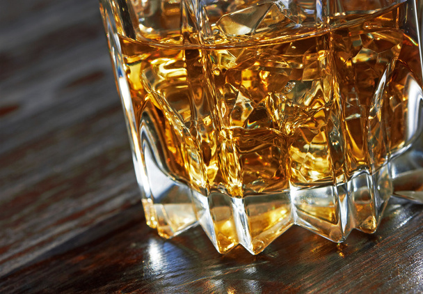 whisky v brýlích - Fotografie, Obrázek