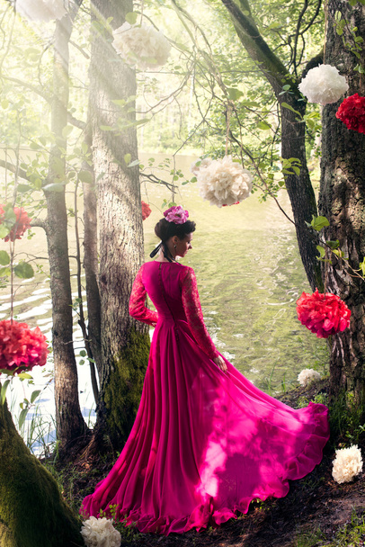 woman in long pink dress on the nature - Foto, afbeelding