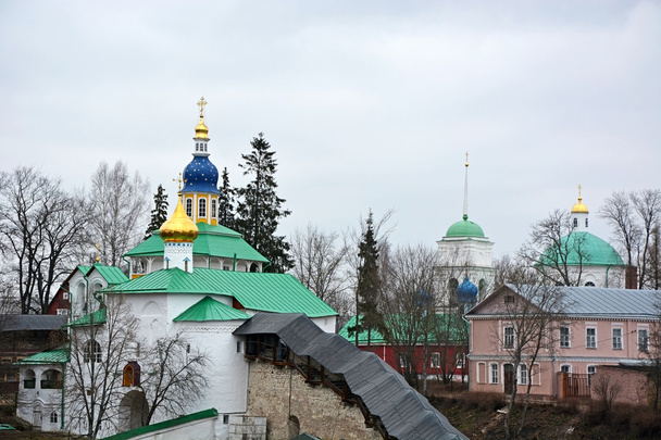 A fortaleza do mosteiro de Pechorsky
 - Foto, Imagem