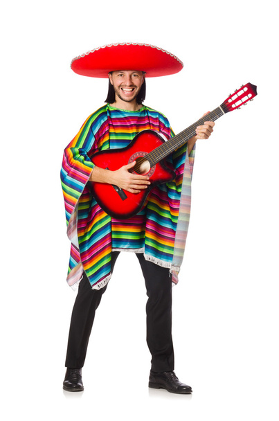 白で隔離ギターを保持している鮮やかなポンチョのメキシコ - 写真・画像