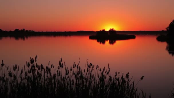 Západ slunce na jezeře - Záběry, video