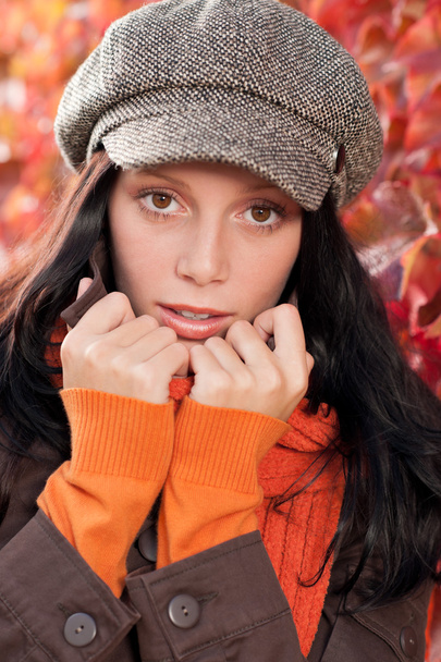 Autumn portrait cute female model face close-up - 写真・画像