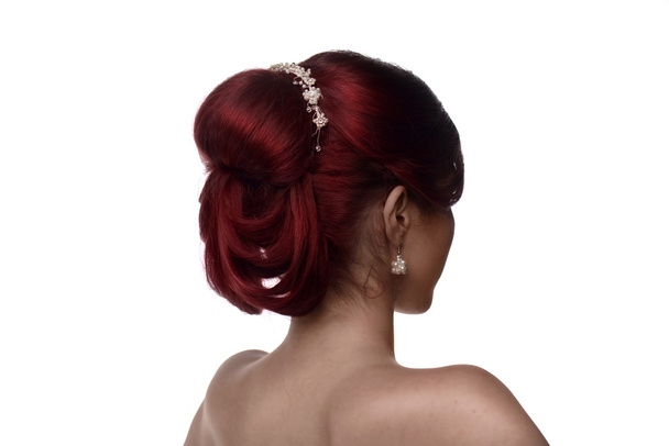 Vue arrière d'une jeune femme avec coiffure nuptiale
 - Photo, image