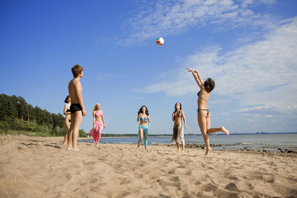 on the beach playing volleyball - Фото, зображення